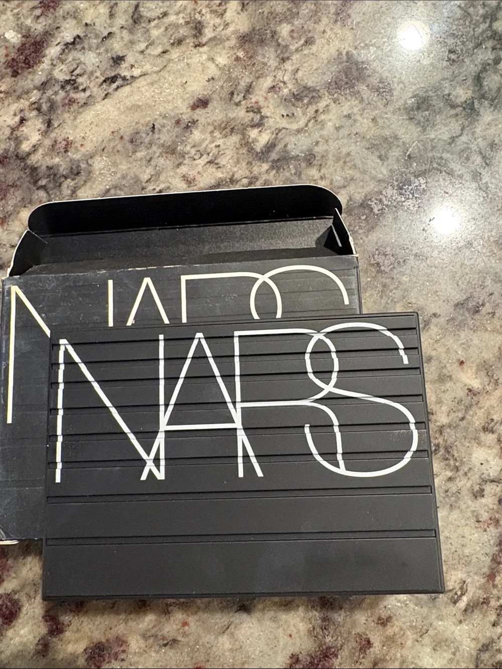 NARS Extreme Effects Eyeshadow Palette - Black Packaging